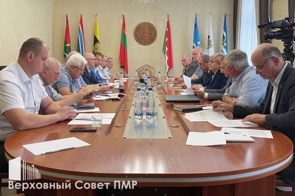 Встреча с общественниками. Актуальные вопросы экономики, социальной политики и землепользования обсудили сегодня члены парламентского Президиума и Президиума Общественной палаты ПМР