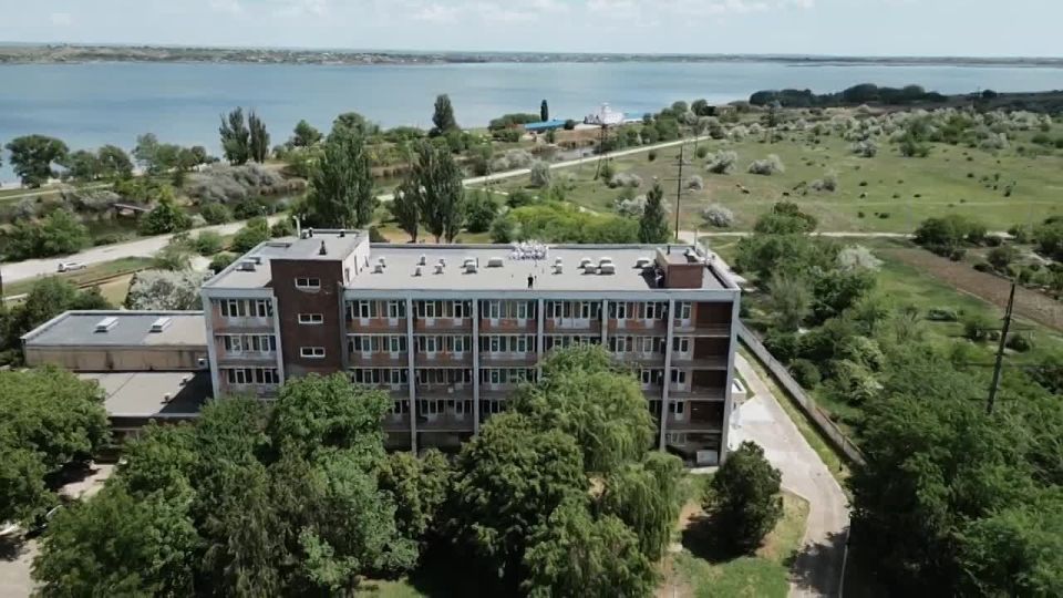 Сегодня наш город поет вместе с выпускниками Днестровской средней школы номер 2 !