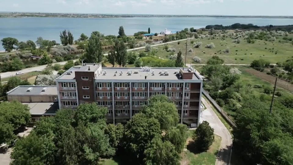 Выпускники Днестровска эпично станцевали на крыше санатория «Солнечный»