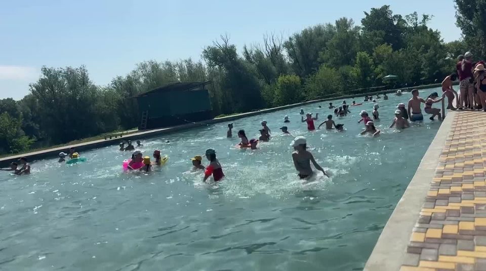 Так в «Днестровских зорях» спасаются от жары