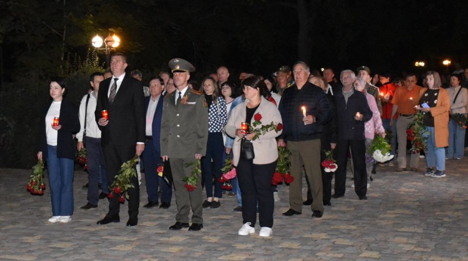 Память, согретая свечой 22 июня в рамках акции «Свеча памяти» каменчане возложили цветы и зажгли свечи в память о погибших в годы...