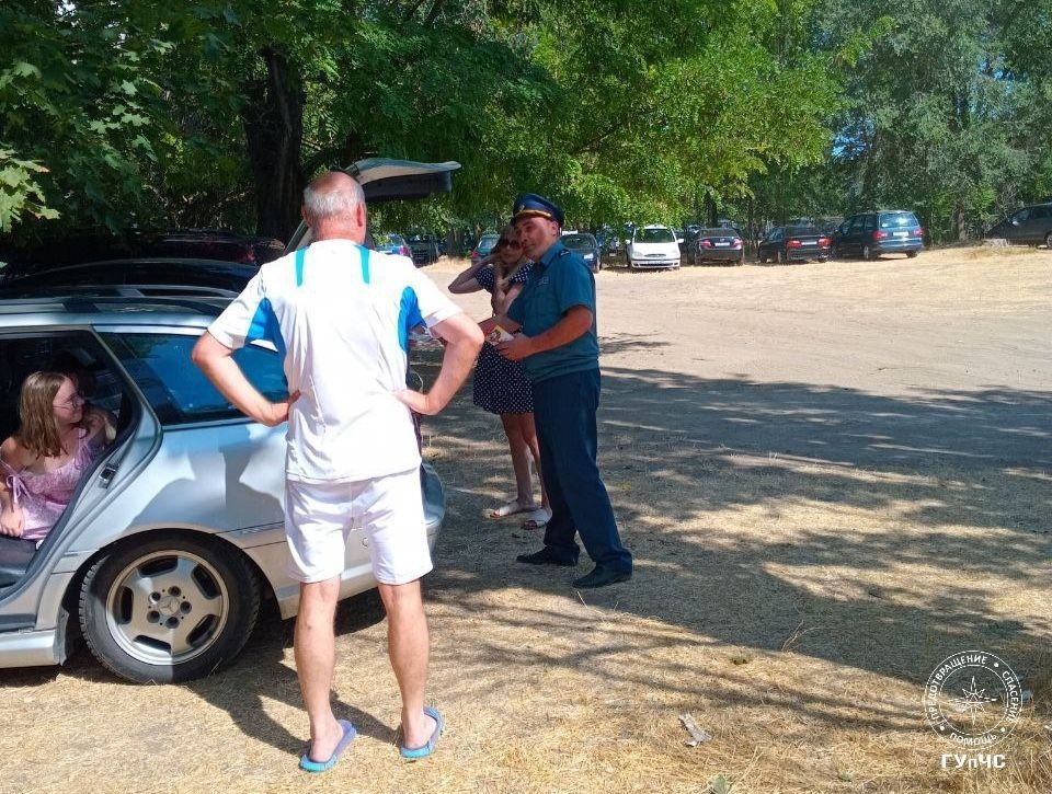 Сотрудники пожарной охраны провели профилактический рейд у лимана в Днестровске, напомнив отдыхающим об особом противопожарном режиме