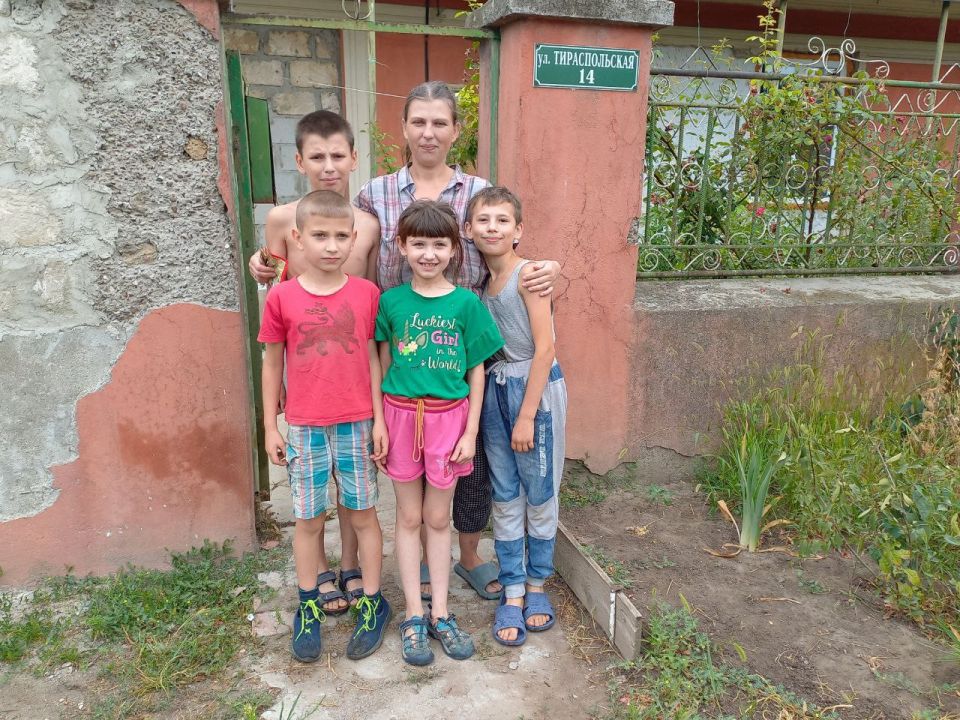 Госадминистрация Дубоссарского района помогла многодетной семье Шахновских