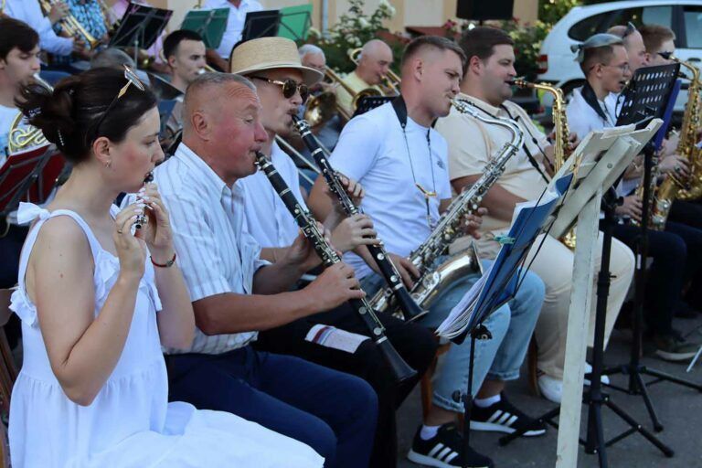 «Танцы под оркестр» — в Дубоссарах продолжаются летние музыкальные вечера