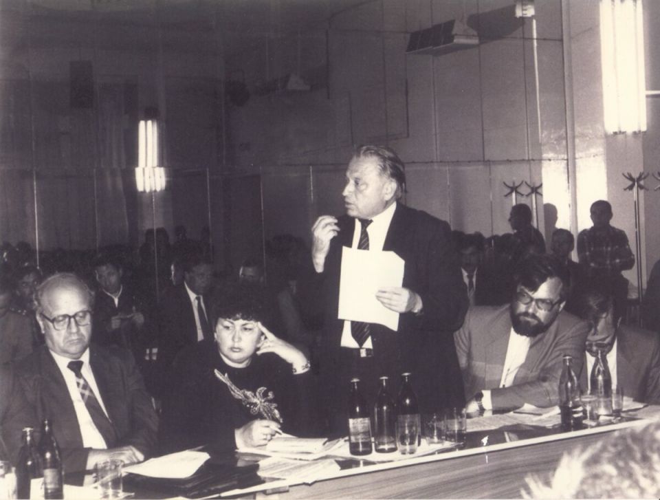 9 ������� 1930 ���� ������� ���������� �������, �������� ��������� ��������� �������� �������� ���������