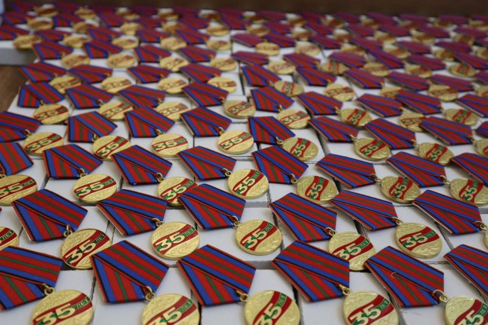 ������� � ������� ������� ��������� ������ � 35-����� ����������� ���