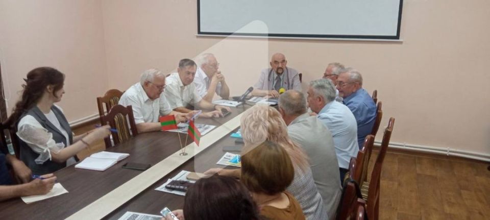 В Тирасполе проходит круглый стол с основателями Приднестровья