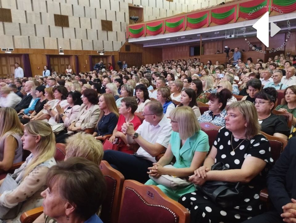 Во Дворце Республики проходит республиканский педагогический форум