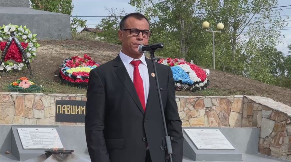 В Комрате сегодня состоялось торжественное открытие восстановленного Мемориала воинской славы