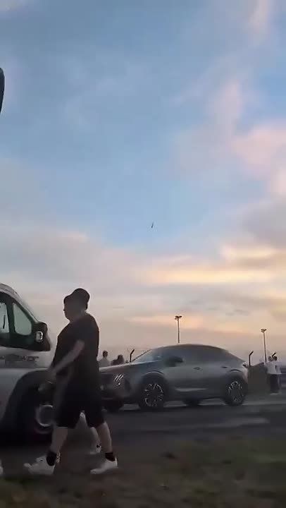      F-16,  () 