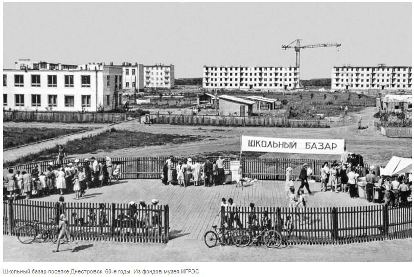 Школьный базар перед учебным годом