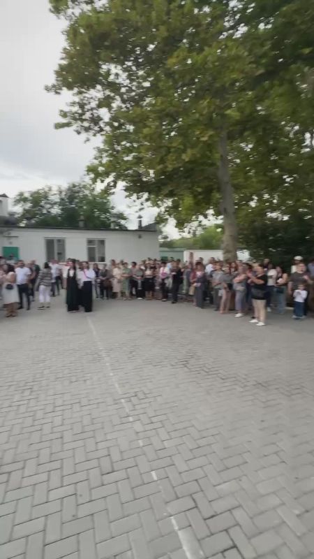 Хлебом-солью под народные мотивы встречают новый учебный год в первой школе Днестровска