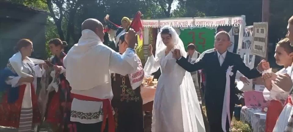 На видео – свадебный обряд села Плоть (Рыбницкий район)