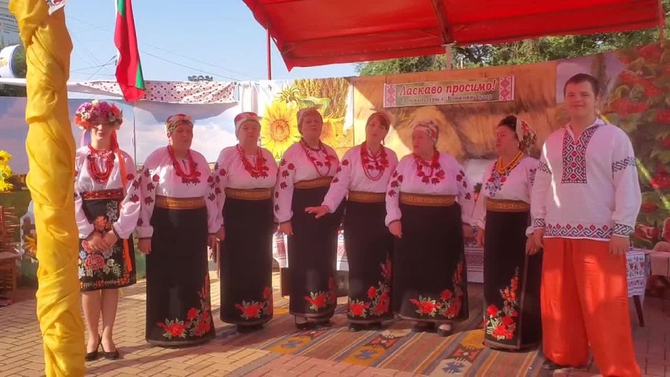 Ансамбль украинской песни «Хуторянка» из Ближнего Хутора поёт песню о Приднестровье