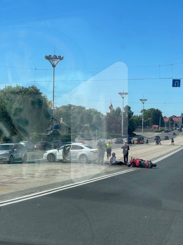 Авария в центре Тирасполя. «Лексус» и мотоцикл