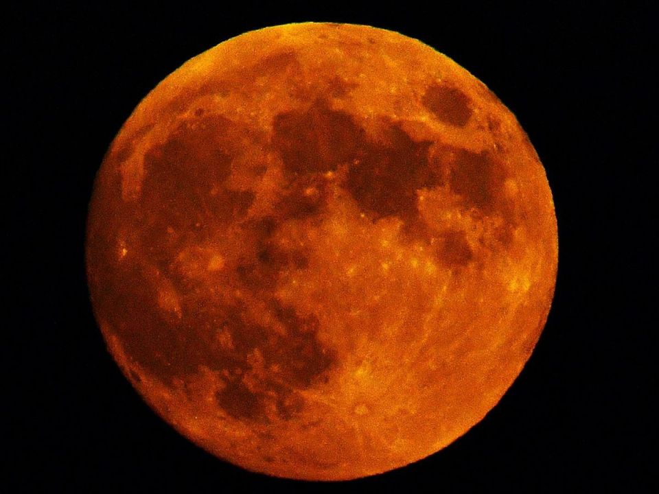 Сегодня вечером небо подарит нам редкое зрелище — полное лунное затмение, больше известное как «Кровавая Луна»