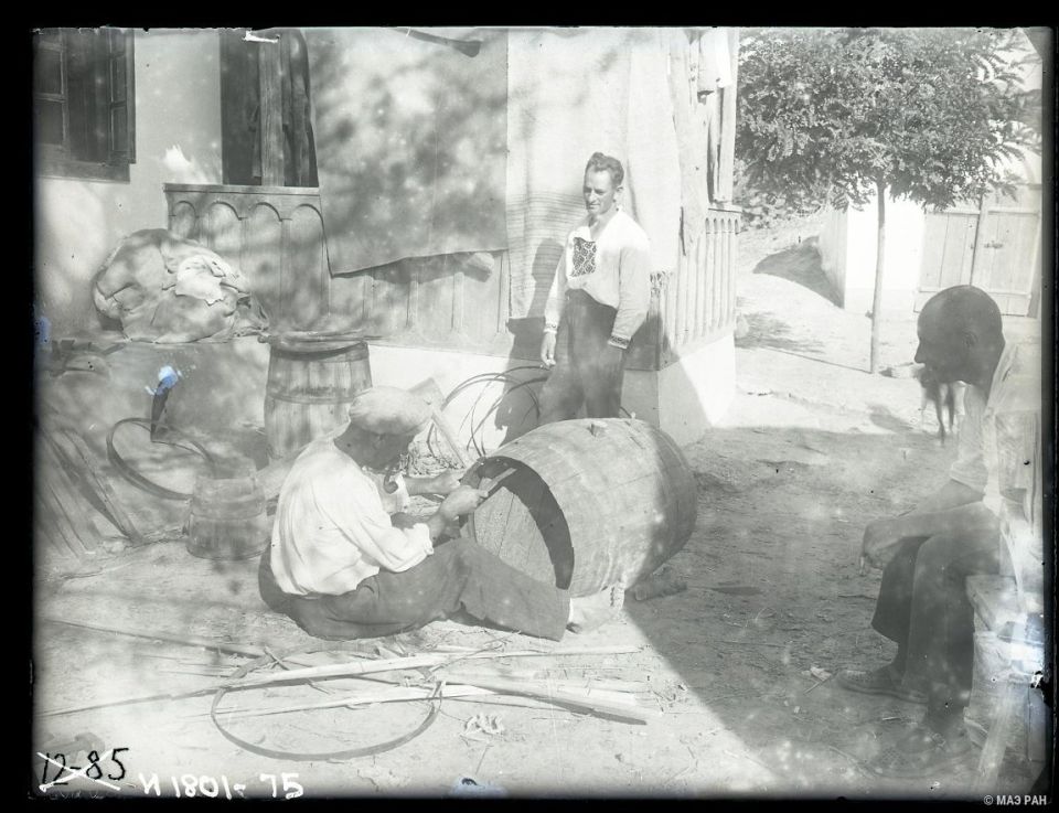 Бондарное ремесло в Гоянах (Дубоссарский район) почти сто лет назад