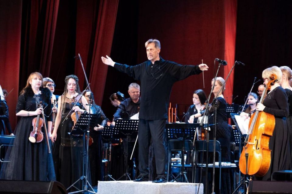 12       Lions Arena    -:      Deep Purple    