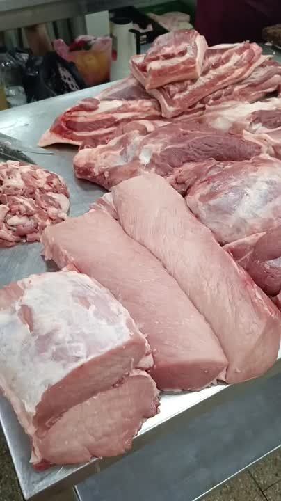 Свинина на рынке сейчас стоит 110-120 рублей