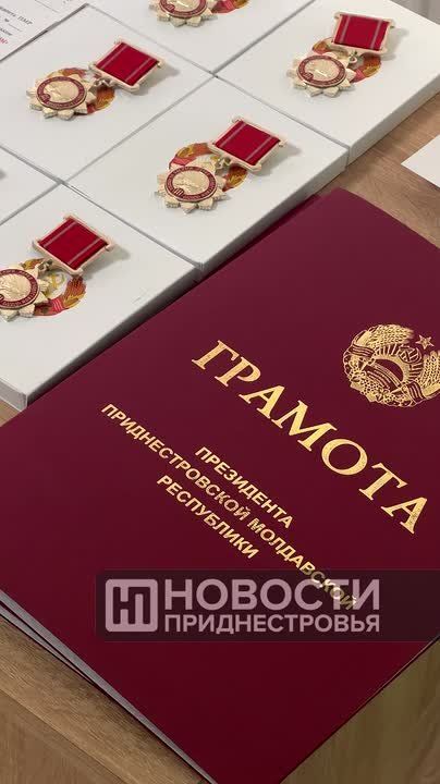 Активистам и соратникам партии «Обновление» вручили госнаграды в честь 35-летия Республики