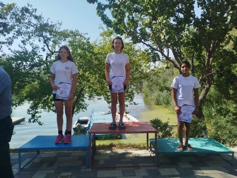 Воспитанница Бендерской СДЮСШОР гребли Виктория Минченкова завоевала медали на Рыбницкой регате по гребле на байдарках и каноэ, посвященной Дню образования ПМР