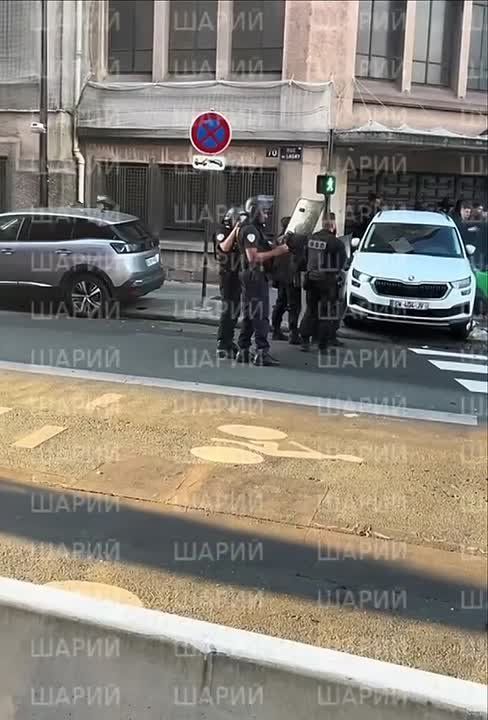         :