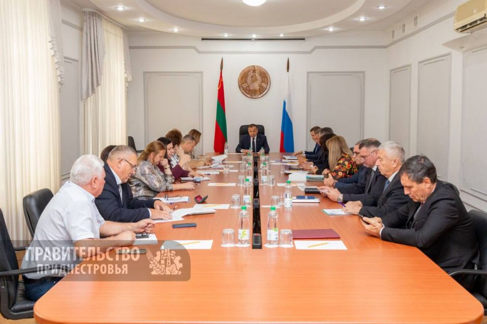 Готовимся к зиме. Под руководством Александра Розенберга в Правительстве обсудили обеспечение древесным топливом к отопительному сезону