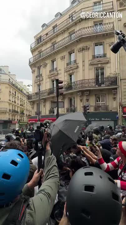    ..     ,             .   80 000 
