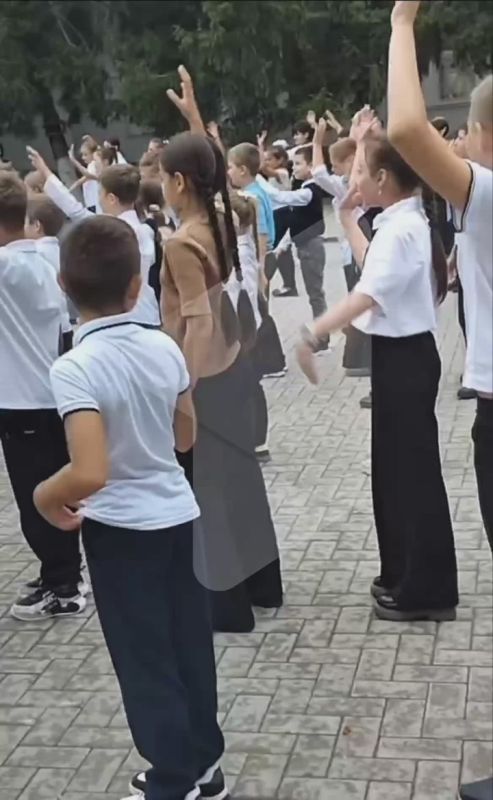 Днестровским школьникам теперь проводят физминутки на открытом воздухе