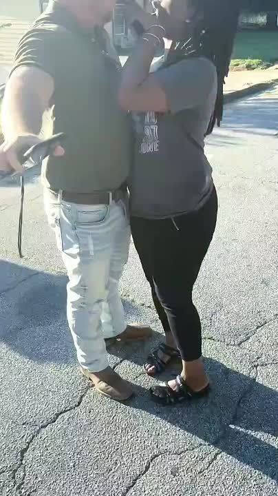 #США #Криминал Техас. Бывший морпех сломал шею вооруженной неадекватной женщине после того как она начала угрожать мужчине оружием и произвела выстрел (возможно случайный)