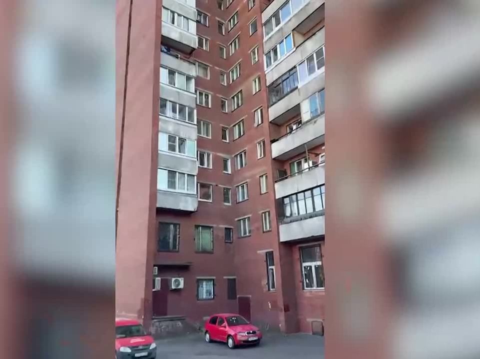 Брошенное с восьмого этажа яйцо отправило 16-летнюю девочку в нокаут больницу