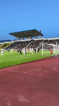 И сразу 2:0. Магасуба вколачивает мяч головой после углового