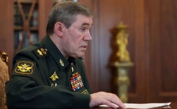 Главе Генерального штаба Вооруженных сил России Валерию Герасимову продлили срок службы, сообщил РБК источник, близкий к Минобороны