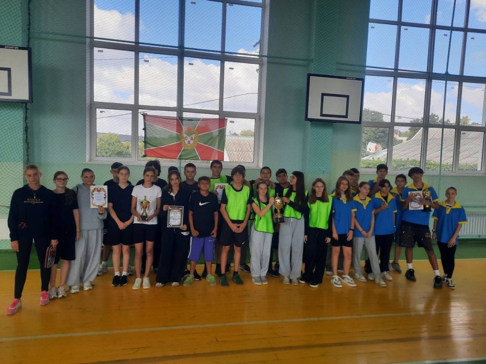 Сегодня в спортивном зале МОУ «БСОШ №14» под эгидой спортивного клуба армии «Крепость» прошла Спартакиада школьников, посвящённая 34-й годовщине образования Вооружённых Сил Приднестровской Молдавской Республики