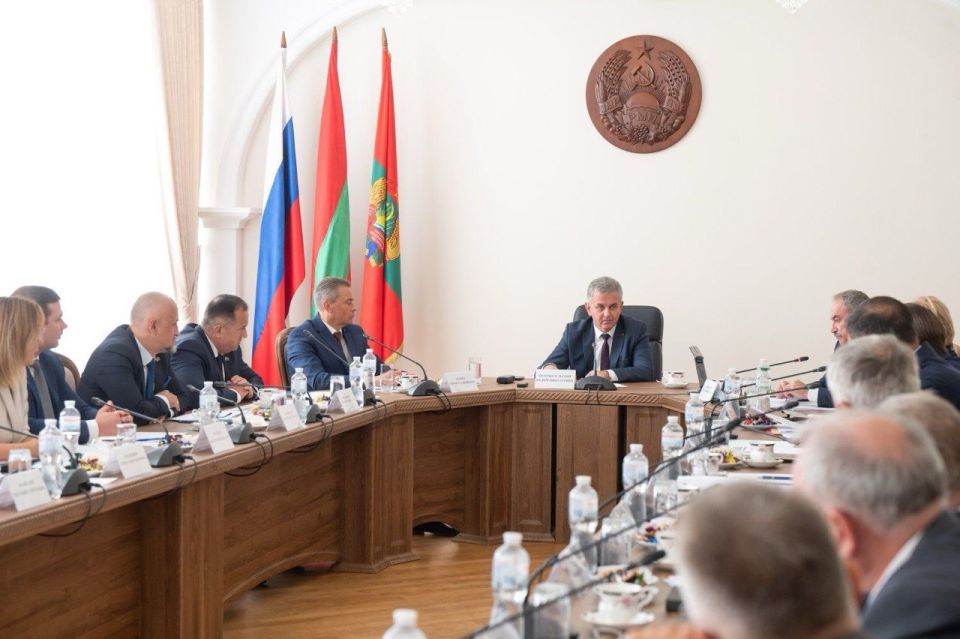 Президент провёл совещание, на котором обсудили текущую ситуацию в приднестровской экономике