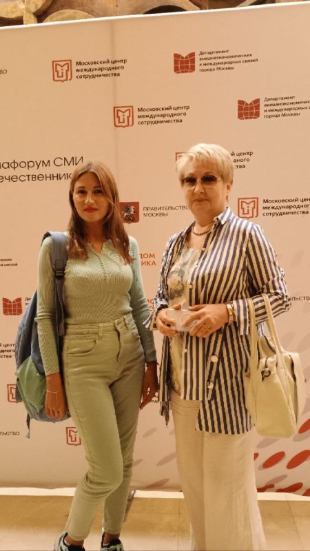 На фото Яна Сакка – корреспондент дубоссарской газеты «Заря Приднестровья» вместе с Ольгой Бычковой – директором по развитию Союза журналистов Москвы