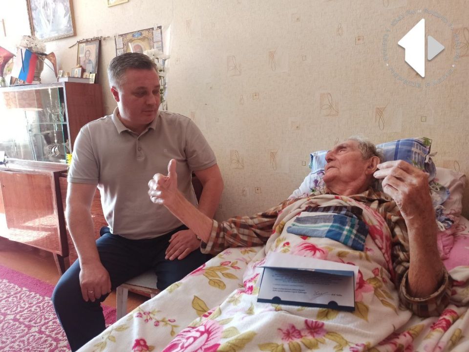 Глава дубоссарской госадминистрации Руслан Чабан поздравил ветерана Великой Отечественной войны Владимира Карповича Зайчука с 98-летием