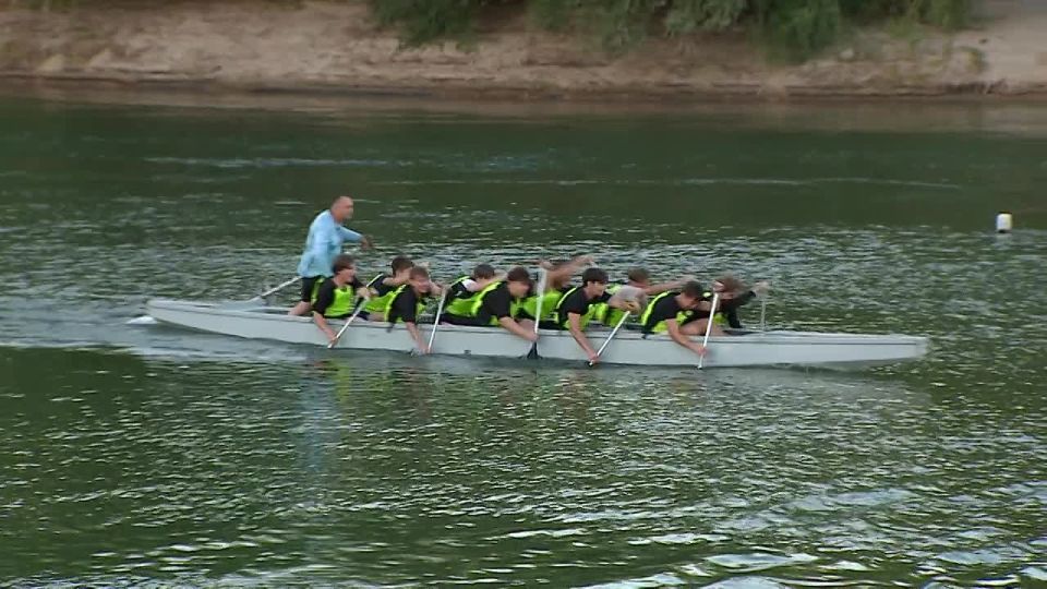Бендерские школьники из спортклуба впервые вышли на воду в лодках «Дракон», до этого никто из них не держал в руках весло