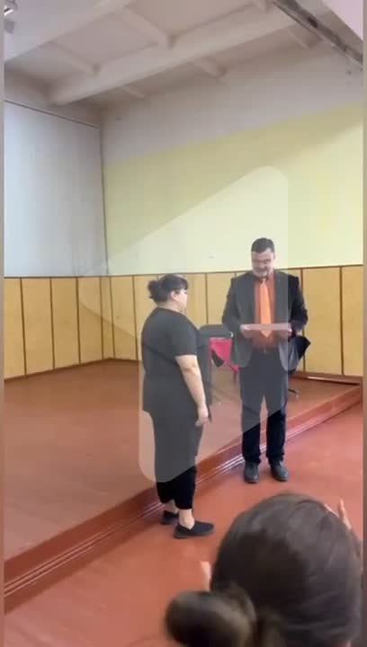 В столичной 11-й школе подготовили сюрприз для самых активных мам и пап