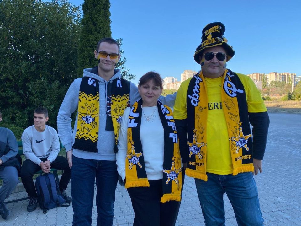 Фан-сектор уже собирается на стадионе