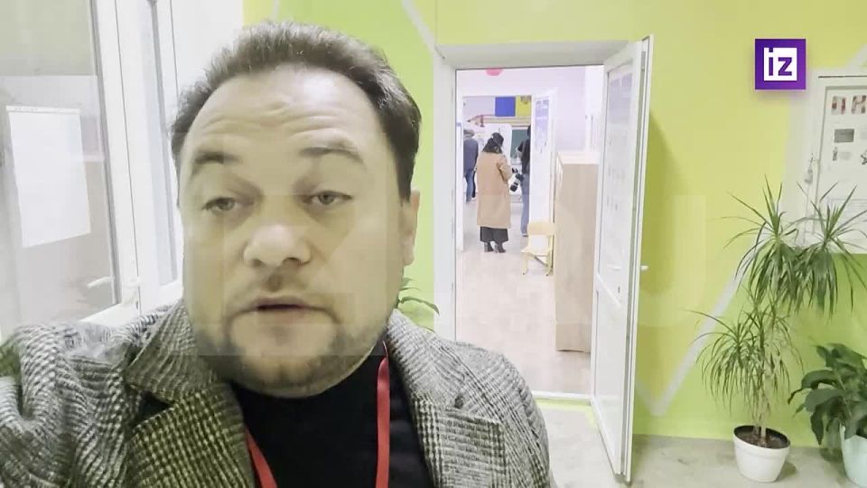Приднестровским гражданам ЦИК открыл всего лишь 12 избирательных участков, а за несколько дней до выборов четыре из них перенесли в отдалённые населённые пункты, сообщил журналист Василий Мойсеенко "Известиям"