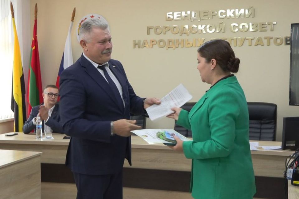     9  1945      ,      1941-,   - 