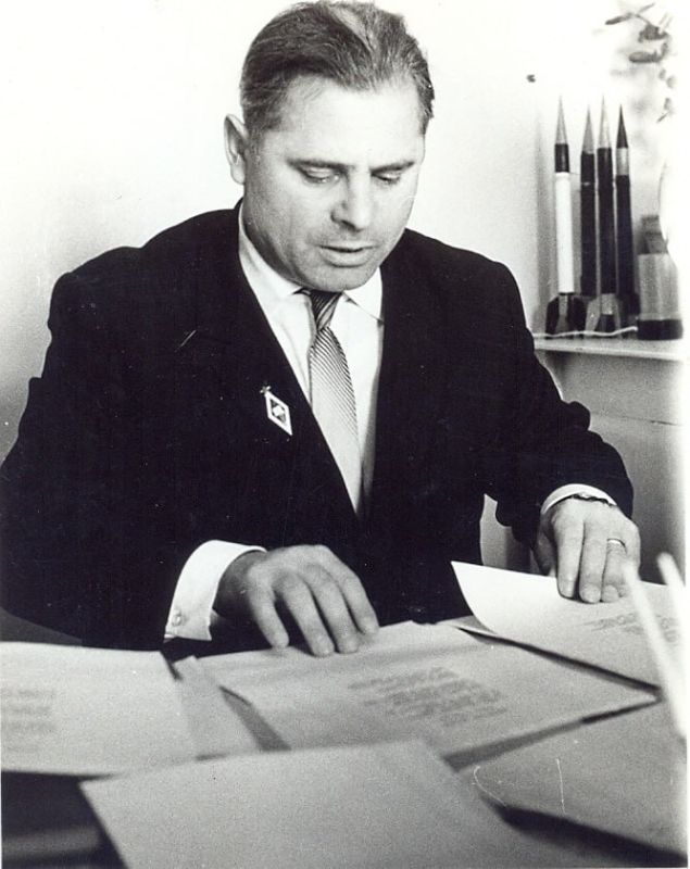 Библиотеку Владимира Токия, а это более 1000 книг, передали городу Бендеры