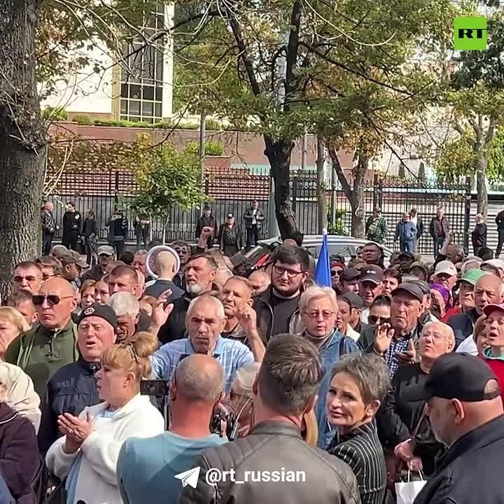 ЦИК Молдавии должна в ближайшие два дня рассмотреть жалобы на нарушения на парламентских выборах, заявил Игорь Додон