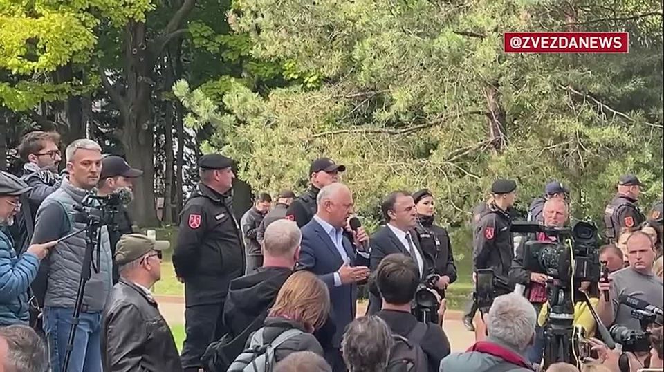 В Кишиневе прошел митинг оппозиции после итогов парламентских выборов — Додон заявил, что оппозиция выиграла выборы внутри страны, а партия Санду победила за счет голосов диаспор