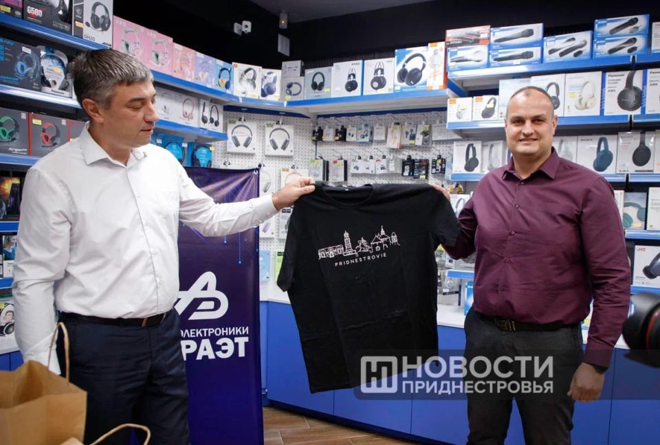 Ноутбук, смарт-часы и фотоаппарат мгновенной печати – в Тирасполе наградили победителей конкурса «Топ-100 мест Приднестровья»