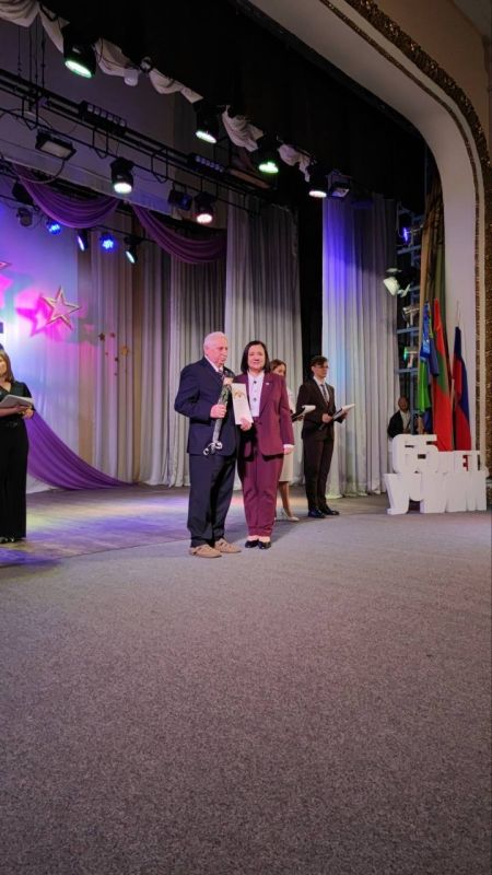 Министр просвещения Светлана Иванишина поздравила Тираспольский аграрно-технический колледж им. М.В. Фрунзе с 65-летием. В честь юбилея учебное заведение было награждено нагрудным знаком «За особые заслуги перед обществом 3...