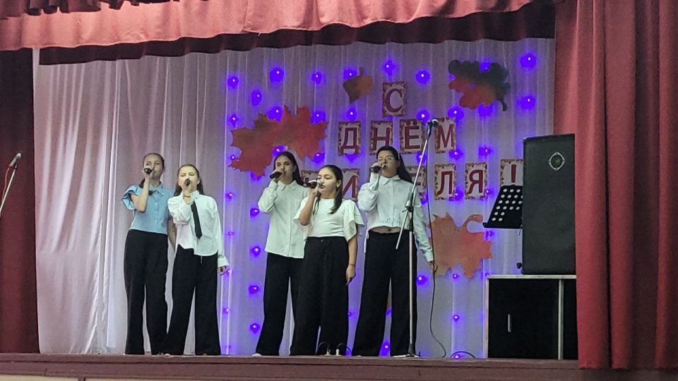 В 16-й школе Бендер прошёл праздничный концерт, посвящённый Дню учителя