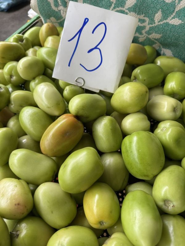 На Зелёном рынке появилась зелёная помидора