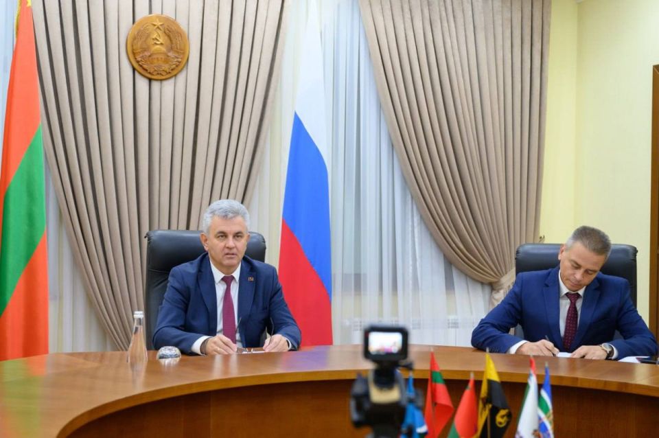 Президент провёл селекторное совещание: обсудили дела на местах